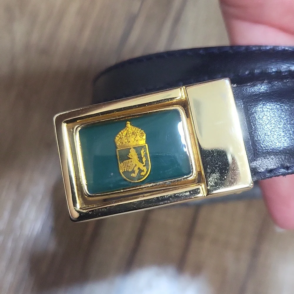 SPORRONG Green Goldtone Scandanavian Crowned Lion Nub Buckle & Belt - 36